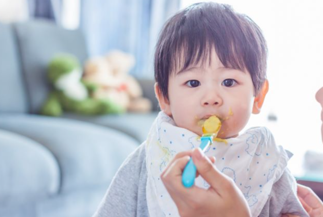 Apakah Bayi 5 Bulan Boleh Makan?